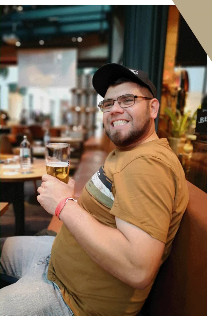Employee with a cap in the restaurant