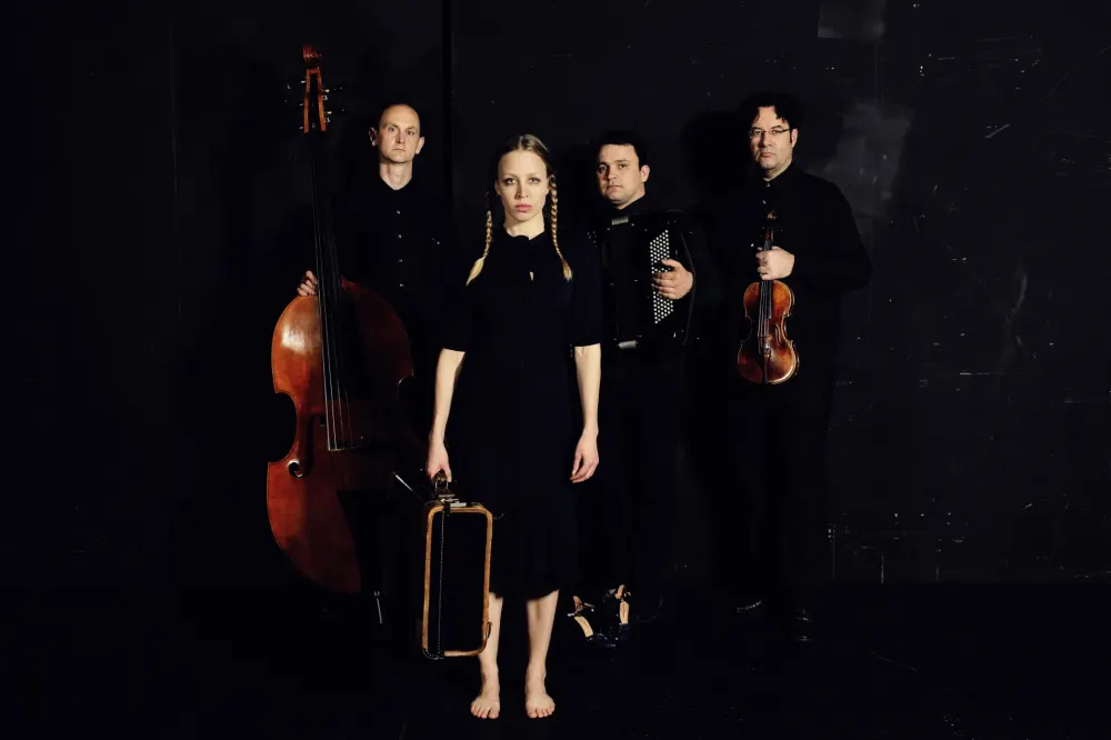 Nina Proll and the Trio de Salón