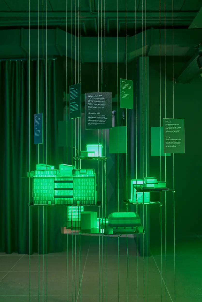 Leuchtende Installation in der Experience Zone